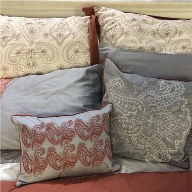 Geborduurde kussenhoezen